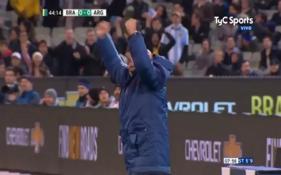 Así festejó el gol argentino Sampaoli. Video