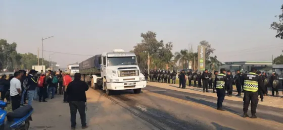 Fuerte presencia de la policía en el piquete de Pichanal