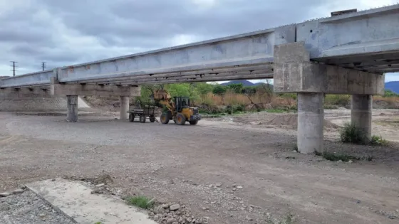 El nuevo puente sobre el río Arenales presenta un avance cercano al 90%