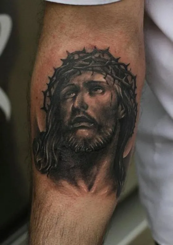 Se metió al mar con un tatuaje recién hecho y el desenlace fue fatal