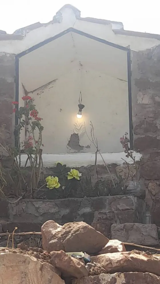 Se robaron a la virgen de la gruta de Villa Las Rosas