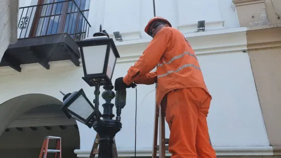 Luego de los destrozos, repararon los daños en la Plaza 9 de Julio