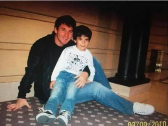La historia del niño que tuvo la misma enfermedad que Messi