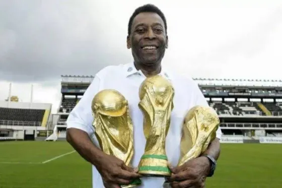 Pelé el ícono mundial del fútbol murió a sus 82 años
