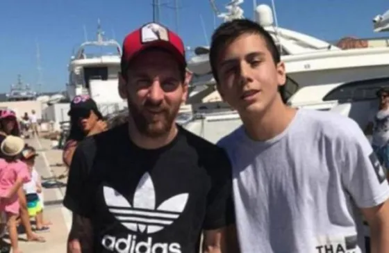 Se sacó una selfie con Messi y se hizo viral por algo escalofriante