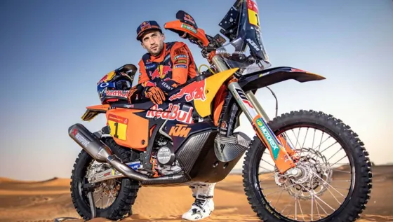 Kevin Benavides entre los cinco mejores de moto