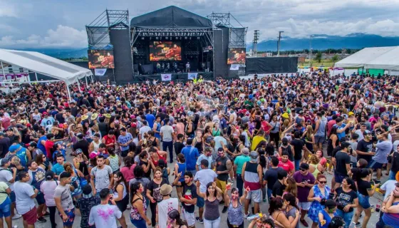 Descontrol en la carpa del centro de convenciones