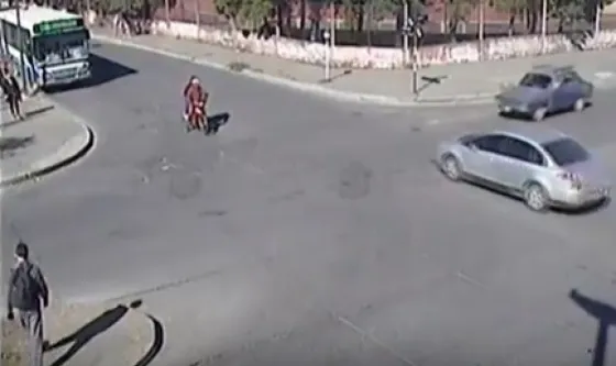 Increíble choque a plena luz del día. VIDEO