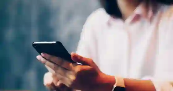 Revisó el celular de su hija y descubrió que era abusada