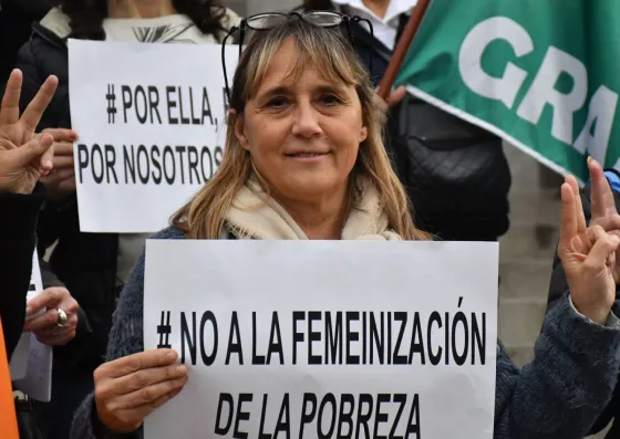 El 64% de la población de menores ingresos son mujeres