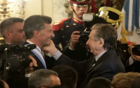 Mauricio Macri junto a su padre Franco Macri