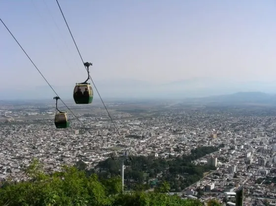 Bettina anunció el transporte teleférico urbano en Salta