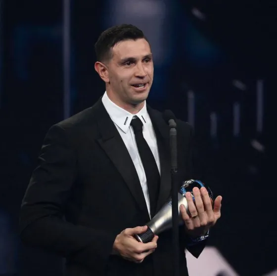 Atención Dibu: las nuevas decisiones que adoptará la FIFA