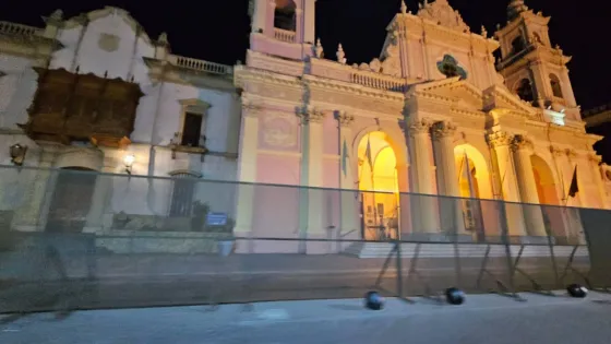 La catedral, entre vallas por las marchas del 8M