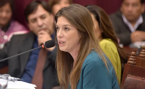 Jacqui Cobo criticó a los medios que hacen noticias de baches en la ciudad