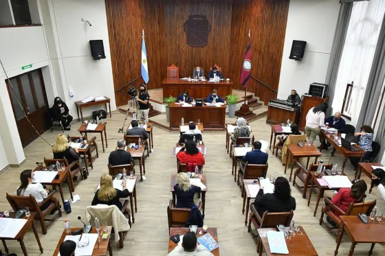 Por culpa de algunos concejales, no habrá debate de intendentes este 2023