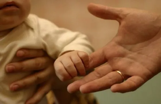 La jueza Claudia Güemes quiere separar a una bebé de su hermano