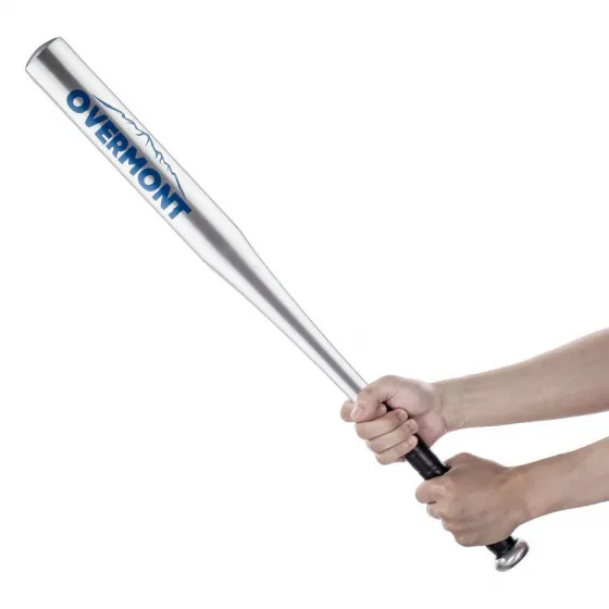 Su novio le fue infiel le partió la cabeza con un bate de madera y le clavó una tijera en la pierna