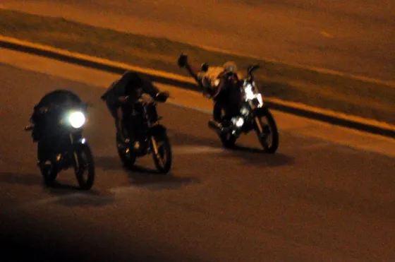 Una vergüenza: En Yrigoyen los padres denunciarán a los policías que no dejen correr picadas sus hijos