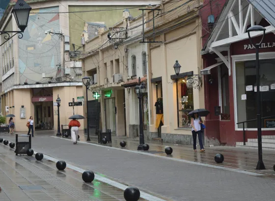 Descenso de temperatura y lloviznas en Salta
