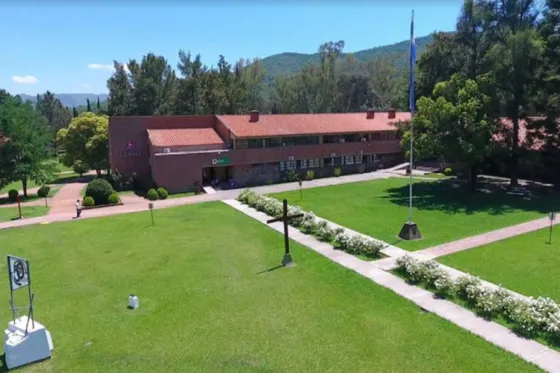 Gobierno y UCASAL acuerdan promover la formación de profesionales especializados en logística