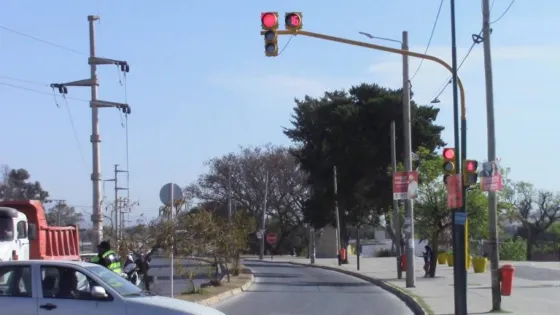 Se habilitó el cruce semaforizado de Avda. Guerra Gaucha y Circunvalación Juan XXIII