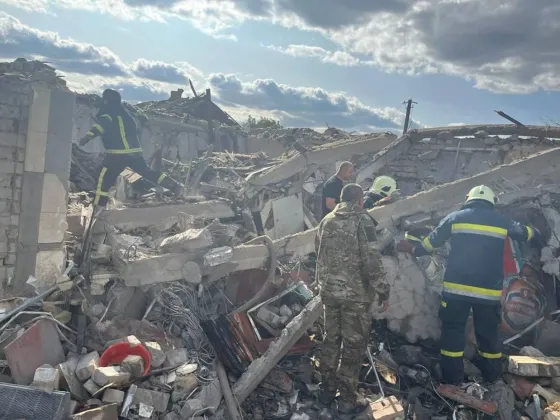 Murieron 51 personas en un bombardeo ruso a un pueblo de Ucrania