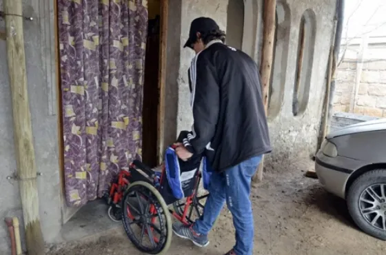 Los salteños salen a la calle para protestar contra la quita de pensiones a discapacitados