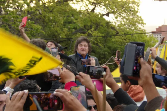 Javier Milei cerró su campaña del interior del país en la capital salteña