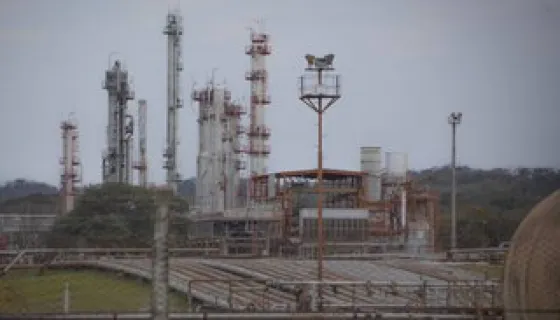 Refinor quiere diferir los aumentos a trabajadores