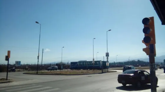 Hoy habrán semáforos apagados por cortes programados de EDESA