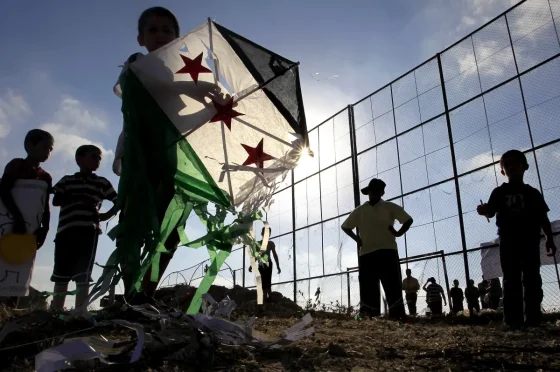 Luego del ataque israelí al campo de refugiados, Egipto abrió el pase fronterizo