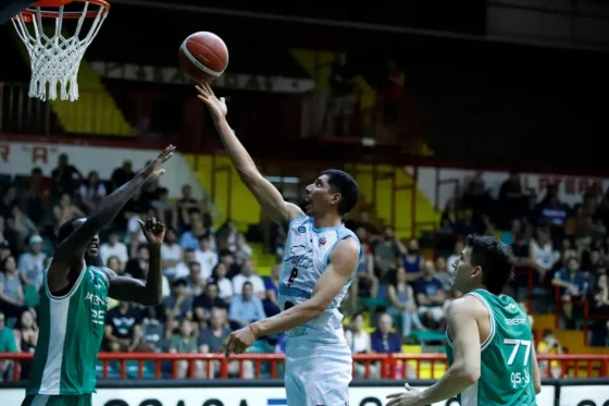 A pesar del enorme partido Salta Basket cayó frente a Atenas en el Cerutti