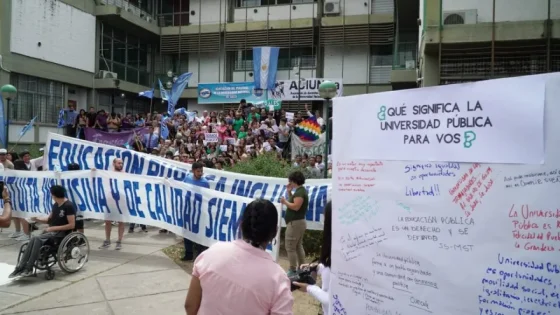 La UNSa realizó un banderazo en defensa de la educación pública