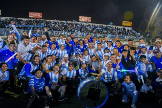 Gimnasia Nacional: los hinchas recibieron a los campeones en el Gigante