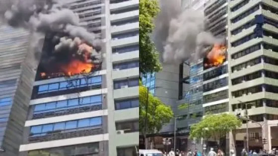 Incendio en un edificio al lado de la Secretaría de Trabajo