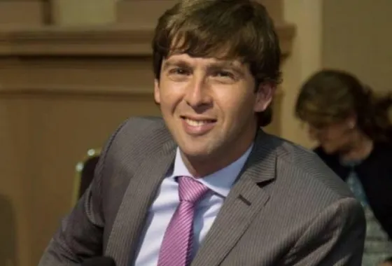 Multan al bicidiputado Emanuel Sierra