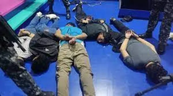 Caos en Ecuador: explosiones, saqueos, tiroteos y escapes de presos