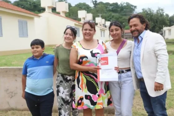 Sáenz entregó 4.200 casas desde que asumió