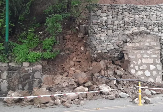 Desmoronamiento de piedras y sedimentos en el Portezuelo