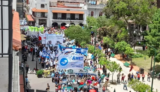 Paro general: multitudinaria convocatoria en la capital salteña