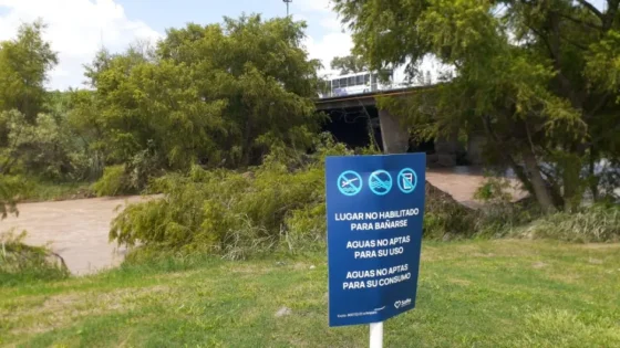 Colocaron cartelería preventiva en el río Arenales