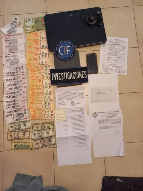 Detienen a un abogado y a un agente de Tránsito municipal