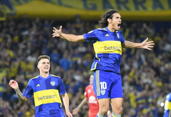 Cavani marcó tres goles, rompió la mala racha y le dio el triunfo a Boca