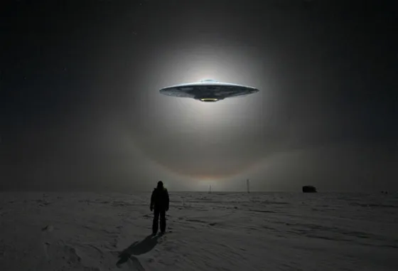 Descubrieron un OVNI estrellado en la Antártida