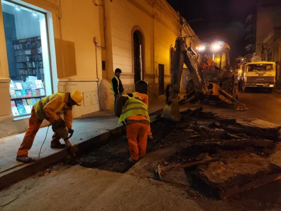 Ejecutaron arreglos nocturnos sobre la calle Alvarado al 500