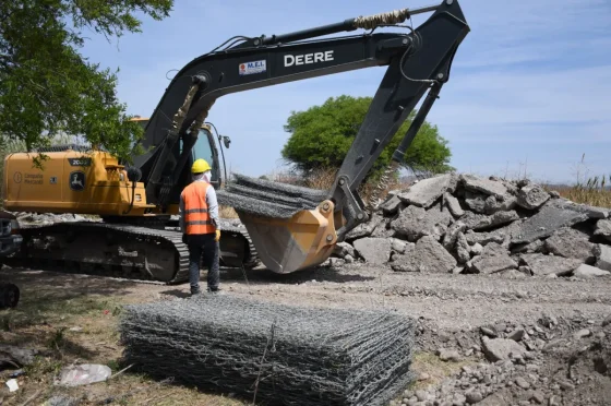 Avanza el revestimiento del canal pluvial del río Ancho
