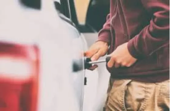 Detienen a tres ladrones y recuperan un millón de pesos