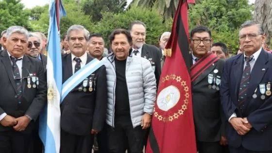 Sáenz participó de la inauguración de una plaza en homenaje a excombatientes de Malvinas