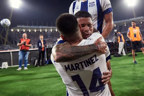 Talleres derrotó a Huracán y sueña con el título